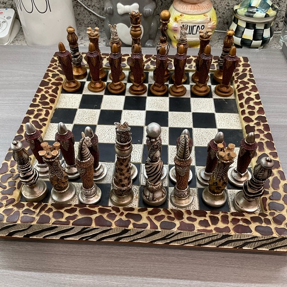 CHEETAH AND ZEBRA CHESS BOARD AND PIECES - Picture 7 of 16